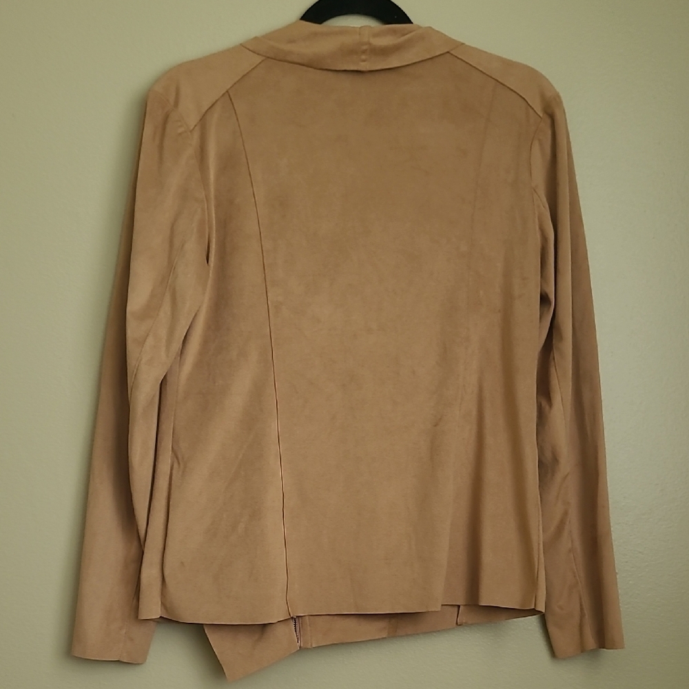 Elegant Women's Soft Brown Blazer - Picture 6 of 7